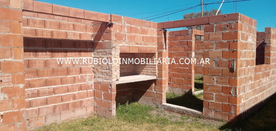 VENDIDO - SUNCHALES - LOTE 300 M2. CON VIVIENDA EN CONSTRUCCION DE 90 M2 cubiertos - Oportunidad