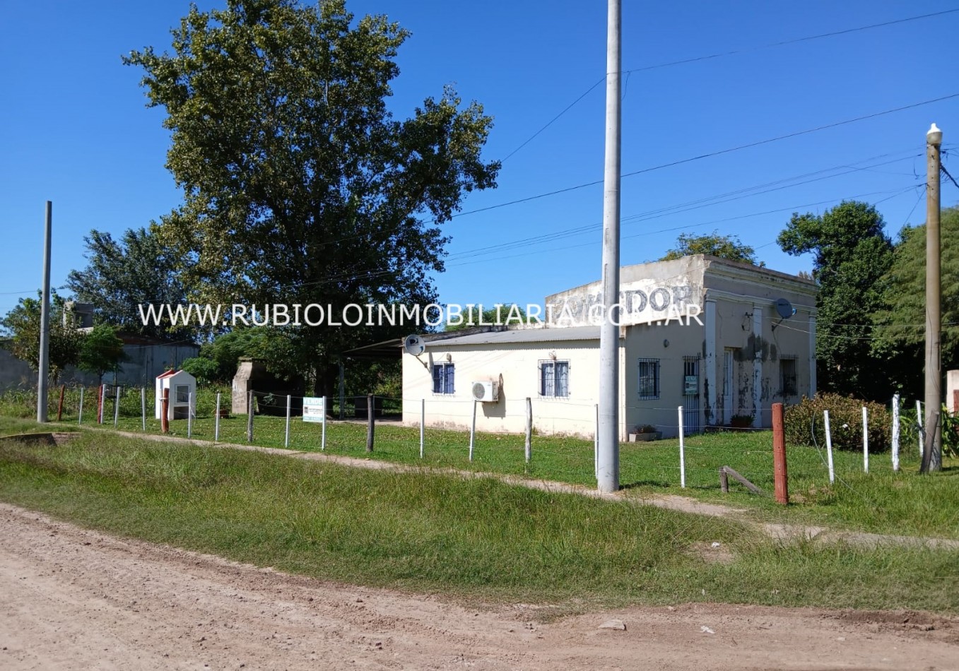 COLONIA ALDAO - VIVIENDA CON AMPLIO TERRENO EN ESQUINA