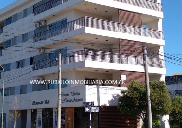 RAFAELA - Avda. MITRE 1277 - Dpto. 2 Dormitorios - Primer Piso / frente a Plaza SARMIENTO, con balcón y parrillero